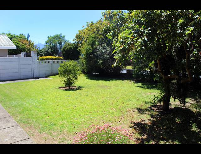 3 BEDROOM HOUSE FOR SALE IN STRAND CENTRAL